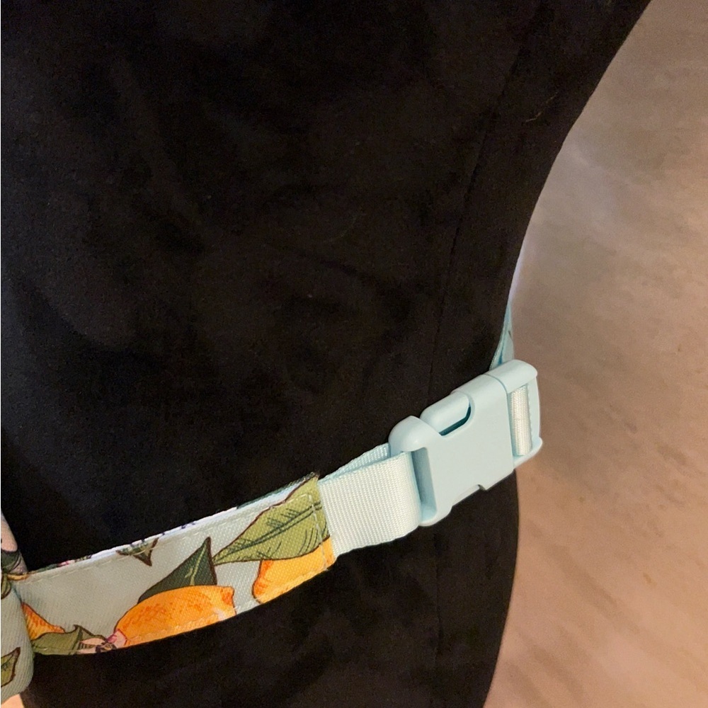 Vera Bradley Retired “Lemon Grove” Lighten Up RFID Belt Bag - Picture 4 of 12